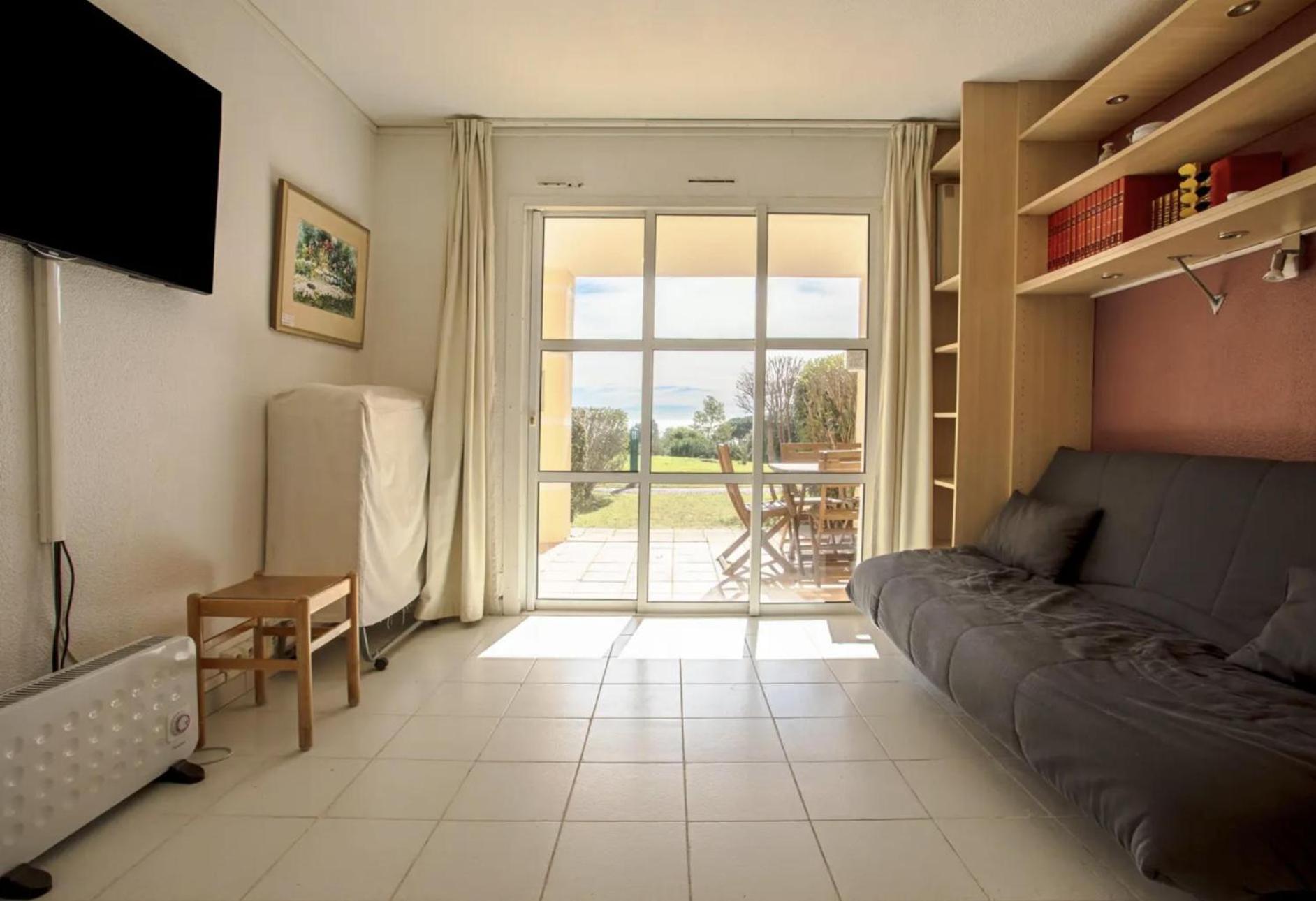 Cozy Apartment In Agay With Stunning Views Saint-Raphael  Exterior photo